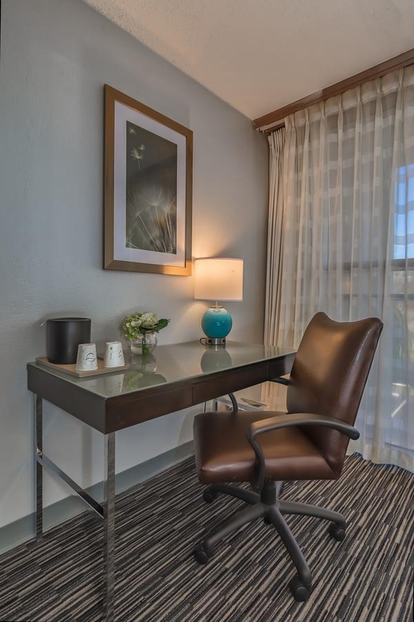 Sawgrass Grand Hotel And Suites Sports Complex Сънрайз Стая снимка